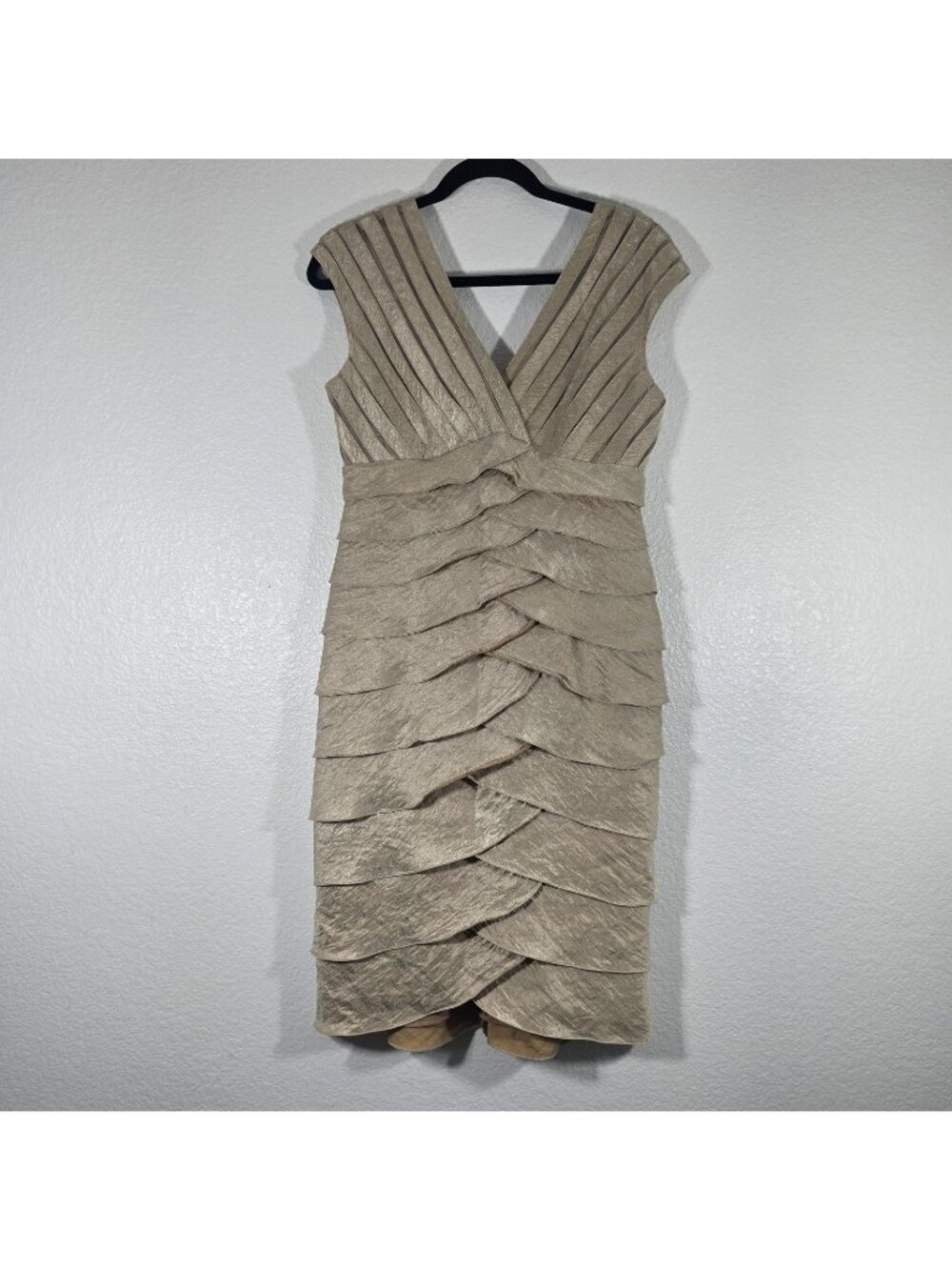 Adrianna Papell Cocktail Dress Women Size 8 Champagne Gold Mesh Ruffle Tiered